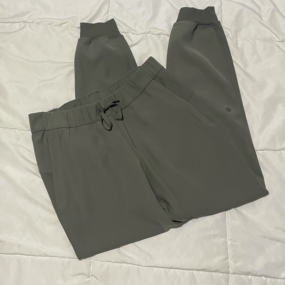 Lululemon Joggers - grey sage sz 6